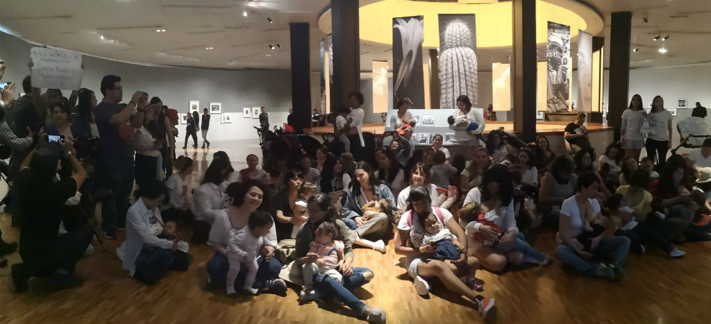 Protestan amamantando en el Museo de Arte Moderno | Galería