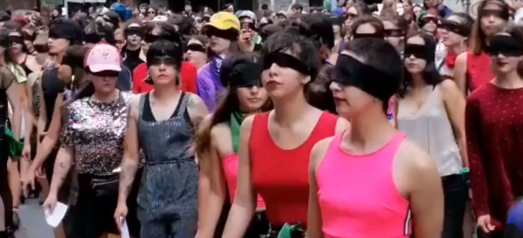 Se viraliza coro feminista en Chile: “y la culpa no era mía, ni dónde estaba ni cómo vestía”