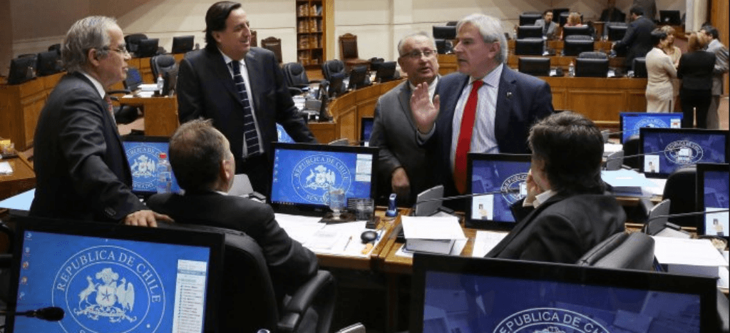 Senado de Chile avala reforma que limita reelección para legisladores y alcaldes
