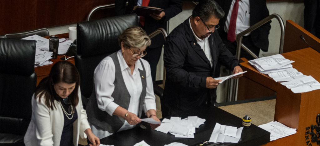 Senadores metieron sobre en vez de cédula durante votación para CNDH: Moreno Bastida; “que pregunten en sus filas”, dice Germán Martínez al PAN