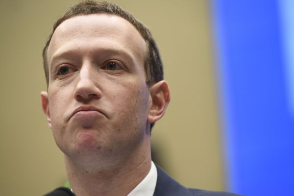 Vea cómo Sacha Baron Cohen critica la "lógica retorcida" de Zuckerberg sobre el discurso de odio y las falsificaciones