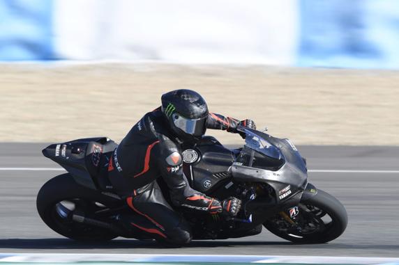 Lewis Hamilton en el test de Jerez con una Yamaha R1 de Superbike