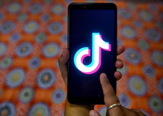 El escrutinio de seguridad nacional de TikTok se endurece a medida que la Marina de los EE. UU. Prohíbe la aplicación social popular