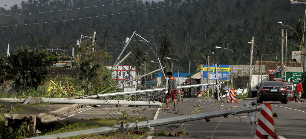 Al menos 17 muertos en Filipinas luego del paso del tifón Kammuri | Video