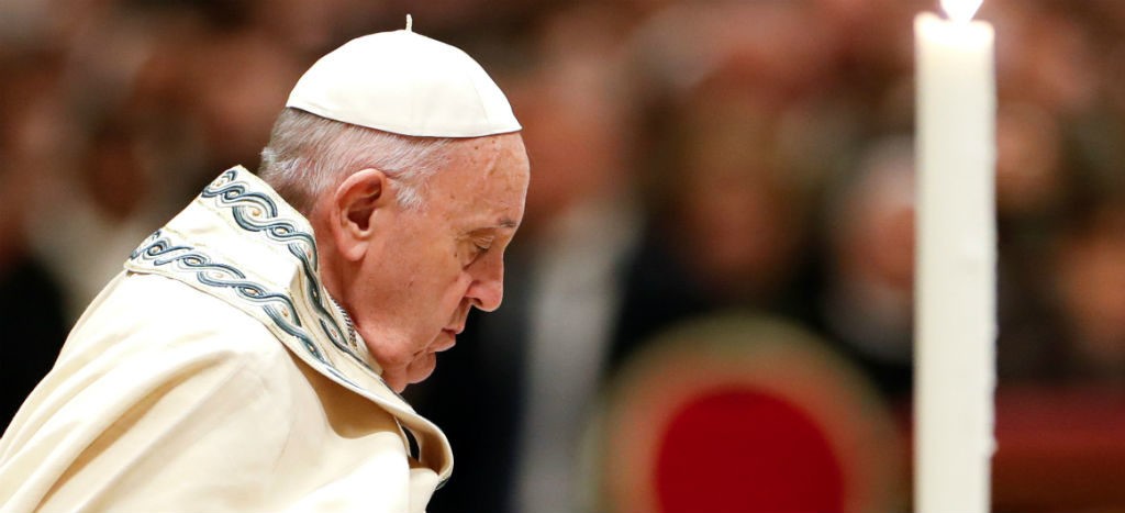 Así reprendió el Papa Francisco a mujer que lo agarró bruscamente de la mano | Video