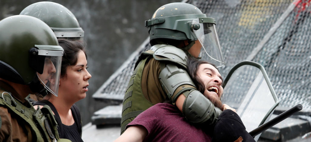 Carabineros deben resguardar videos de su actuación durante manifestaciones: Consejo de Transparencia de Chile