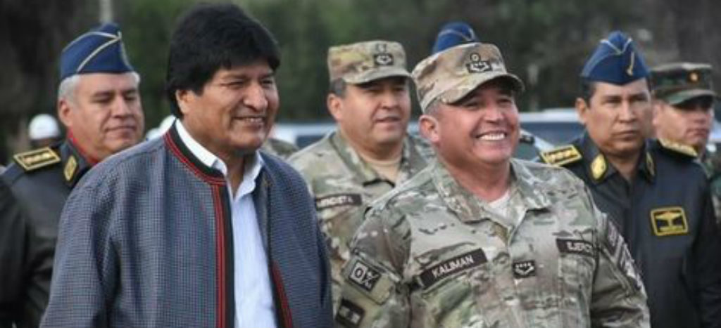 Excomandante de las Fuerzas Armadas de Bolivia contrapone versión golpista de Evo Morales