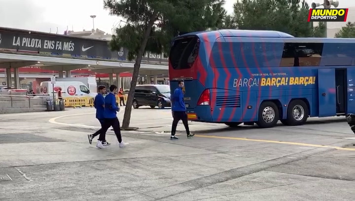 La salida del autobús del Barça rumbo al hotel