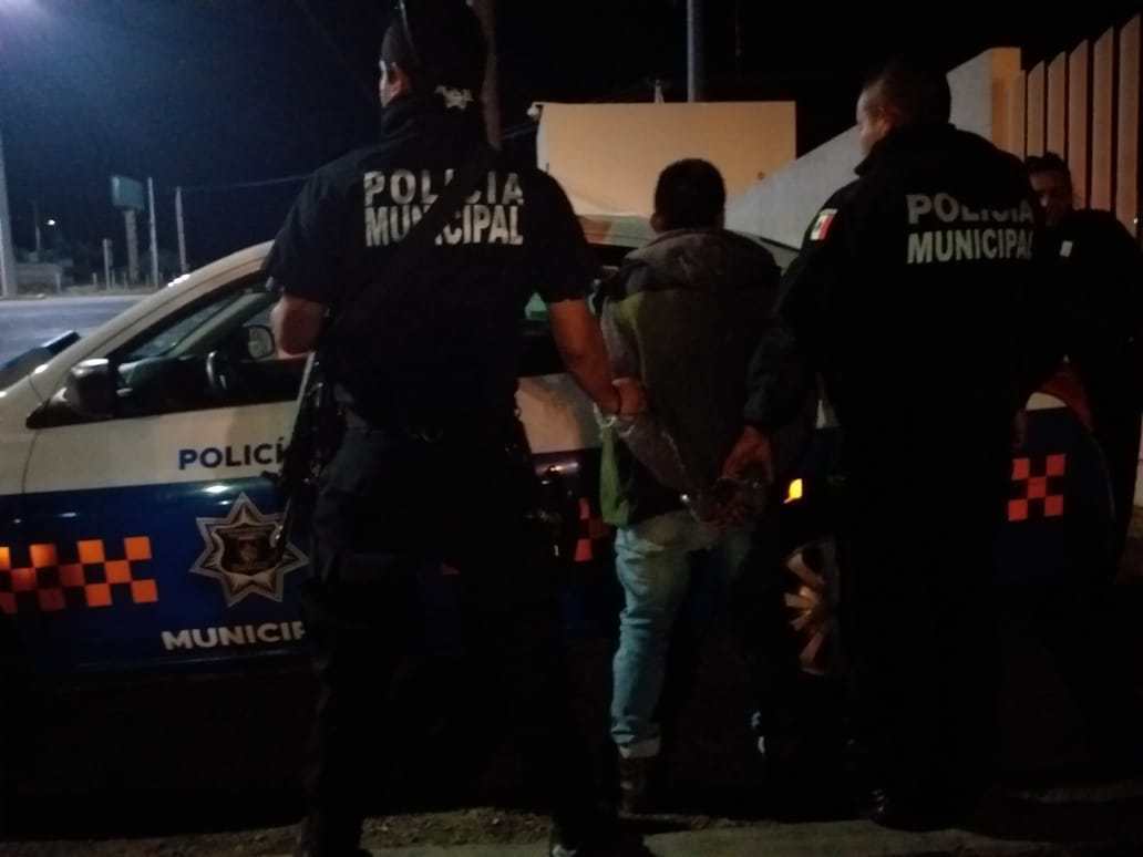 Narcomenudista protagoniza persecución policiaca, lo detienen con droga, en San Juan del Río