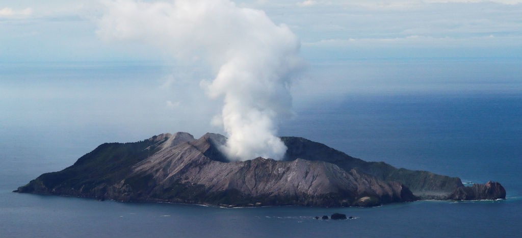 Nueva Zelanda intentará recuperar cuerpos de víctimas tras erupción de volcán