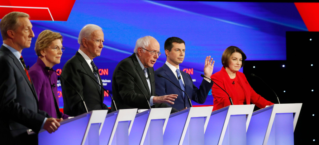 Chocan Warren y Sanders en debate demócrata; género y presencia de EU en Medio Oriente, temas clave