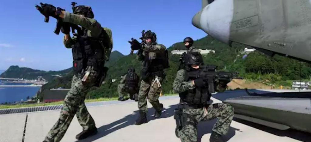 Ejército surcoreano impide seguir en servicio a soldado transexual