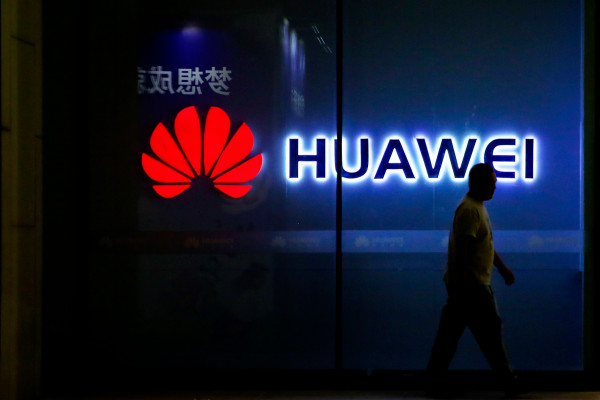 El Pentágono rechaza la prohibición de Huawei en un intento por "equilibrio"