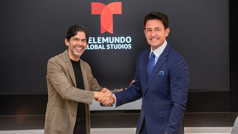 Fernando Colunga firma contrato con Telemundo