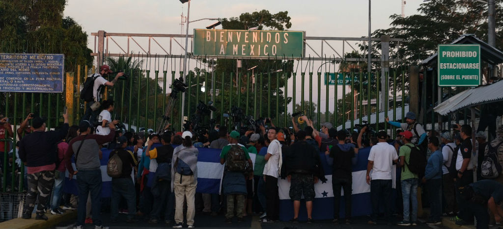 Gobiernos de El Salvador, Guatemala y México, el muro contra los migrantes: Rendón