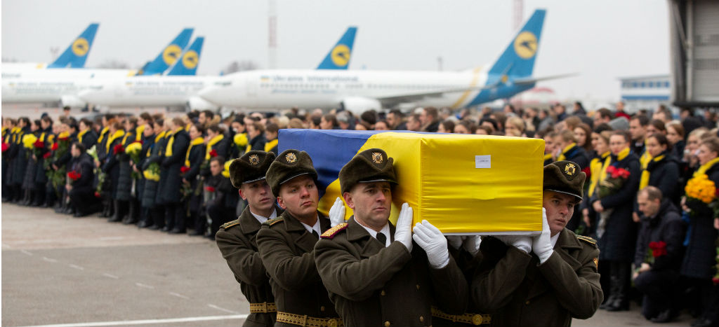 Llegan a Ucrania restos de víctimas del avión derribado erróneamente por Irán | Galería