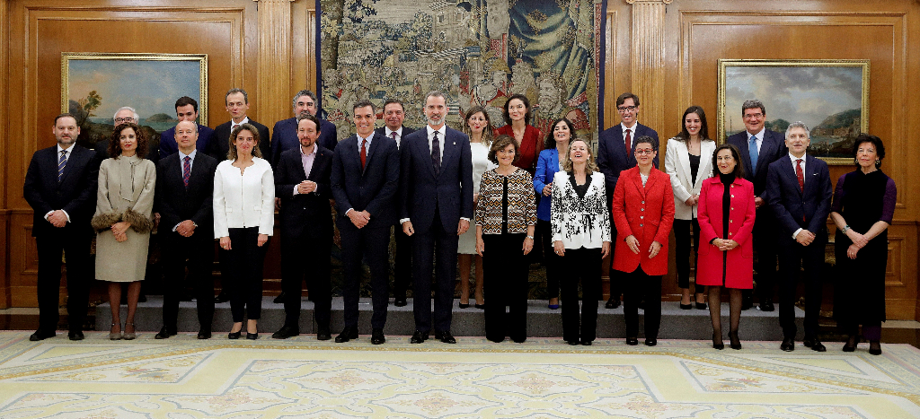 Ministros de España toman posesión ante la Constitución