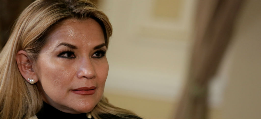 Promulga Jeanine Áñez ley que prorroga su presidencia del gobierno de facto en Bolivia