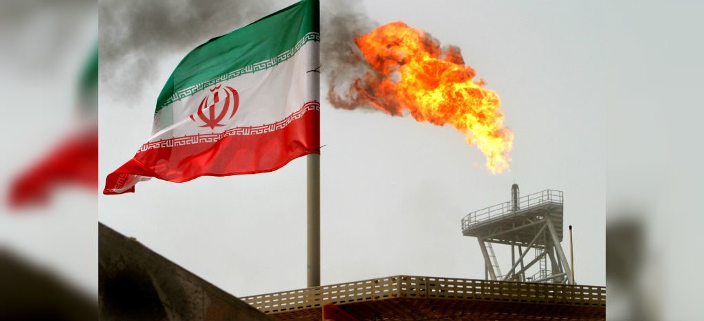 Se disparan precios del petróleo tras ataque de EU contra mando iraní