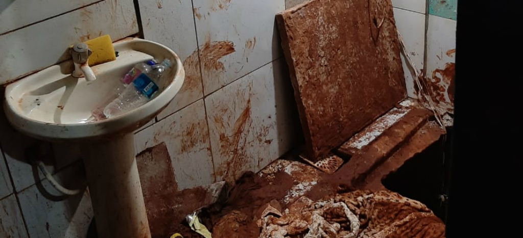 Tras cavar túnel, al menos 75 reos escapan de prisión en Paraguay