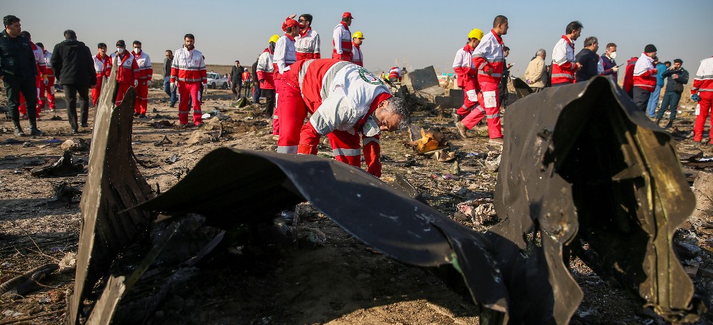 Un Boeing 737 ucraniano se estrella en Irán; no hay sobrevivientes