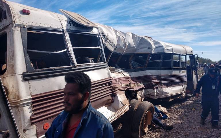 VIDEO: 7 Muertos, tren arrolla a camión que transportaba jornaleros