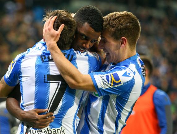 Isak, Portu y Aihen celebran el gol del sueco ante el Mallorca