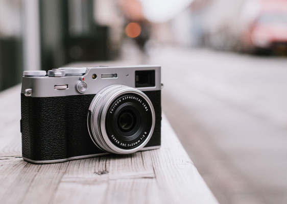 La X100V de Fujifilm refuerza la necesidad de tener una cámara compacta