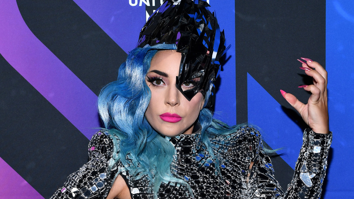 Lady Gaga anuncia el lanzamiento de su sencillo “Stupid Love”