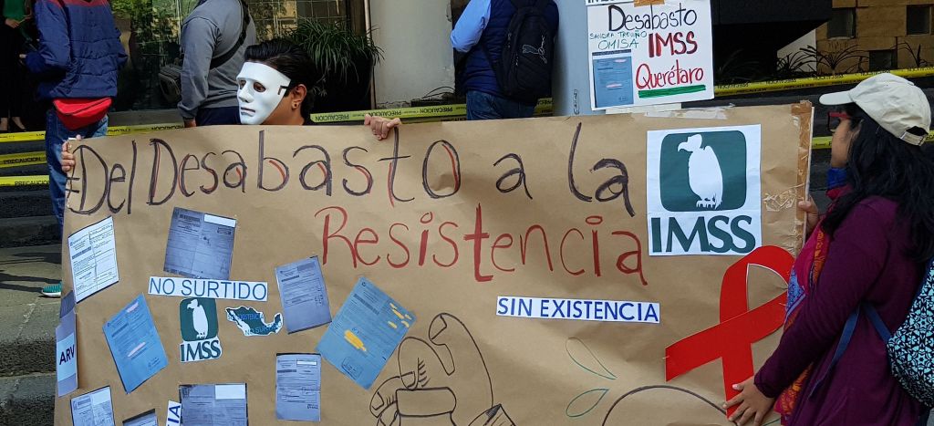 Pacientes con VIH protestan frente a IMSS por falta de medicamentos