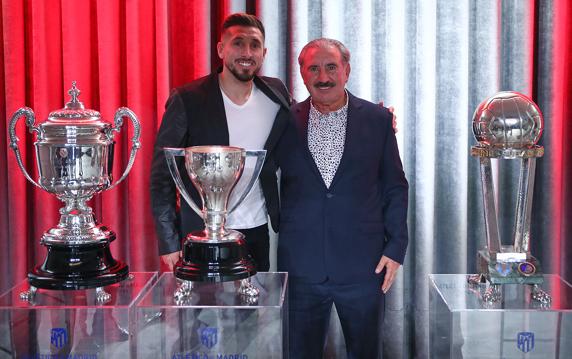 Homenaje a Rubén 'Ratón' Ayala, leyenda del Atlético de Madrid.