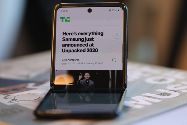 Daily Crunch: Samsung presenta otro teléfono plegable