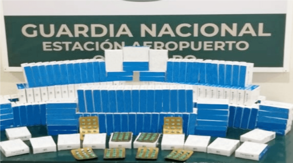 Decomisan 400 cajas con 12 mil capsulas de medicamento controlado en Aeropuerto de Querétaro
