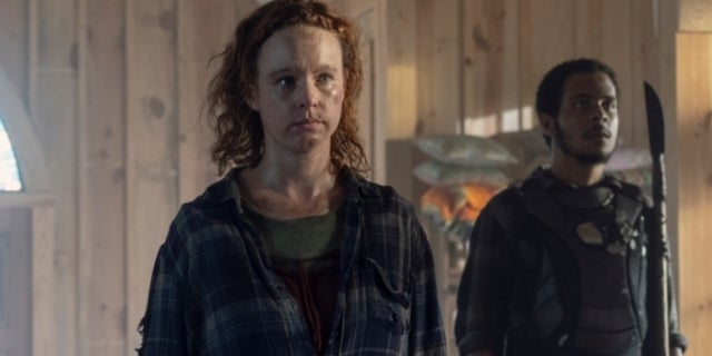 Gamma de The Walking Dead hace un trato peligroso en el clip “Stalker”