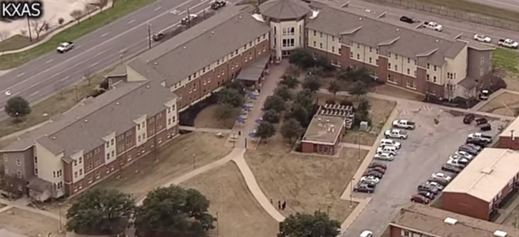 Reportan dos muertos tras tiroteo en universidad de Texas