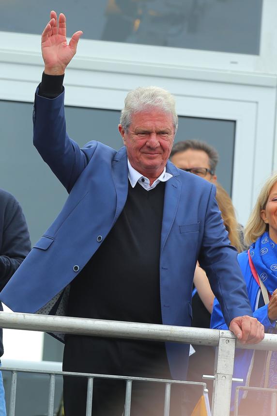 Hopp, presidente del Club de Golf St. Leon-Rot (cercano a Hoffenheim) y gran aficionado, saluda durante un partido de la Solheim Cup 2015.