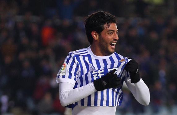 Vela celebra un gol en su último partido en la Real