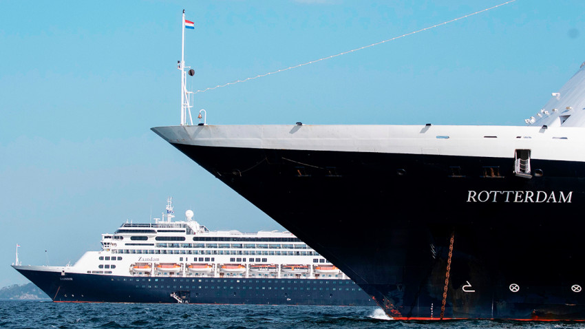 Autorizan a crucero con pasajeros con coronavirus a pasar por el canal de Panamá