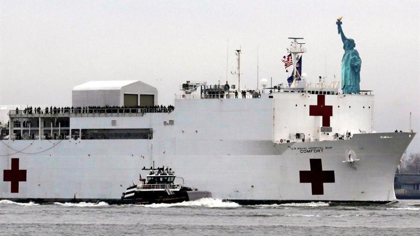 USNS Comfort llega a NY para aliviar la carga de hospitales por crisis de COVID-19