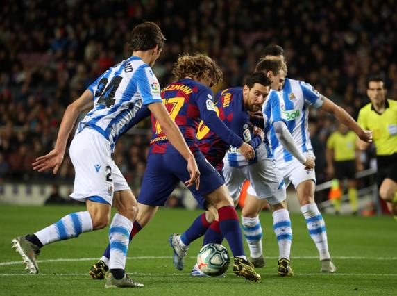 Fútbol La Liga FC Barcelona-Real Sociedad. Messi y Griezmann en ataque.