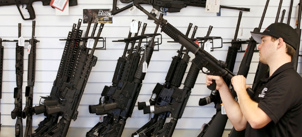 En Los Ángeles, tiendas de armas son negocios esenciales ante pandemia