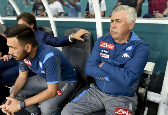 Carlo Ancelotti fue despedido en el Nápoles el mismo día que consiguió la clasificación para los octavos de Champions
