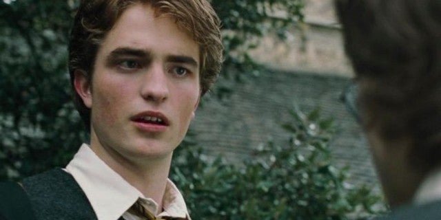 La estrella de Batman Robert Pattinson bromea sobre su vergonzoso atuendo de estreno de Harry Potter