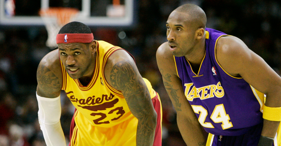 Kobe Bryant y LeBron James enfrentados en una imagen de 2008.