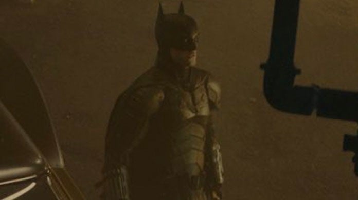 The Batman Robert Pattinson Batsuit Fotos oficiales Cape Cowl Ears
