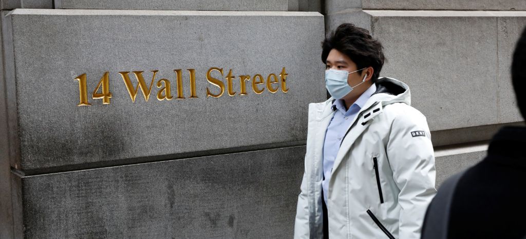 Wall Street reporta “desplome” en sus índices; pausaron intercambios por 15 minutos
