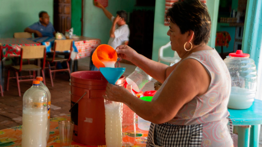 “Todo lo cura”, la bebida ancestral que toman en México contra el coronavirus