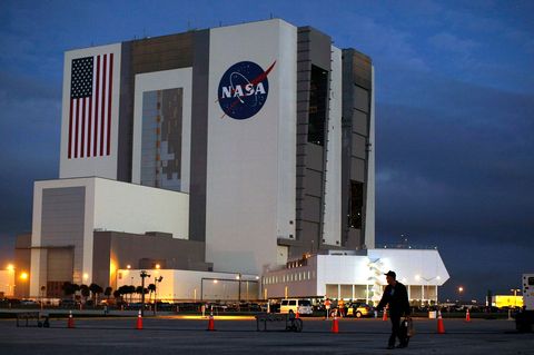 La NASA se prepara para lanzar el transbordador espacial Atlantis