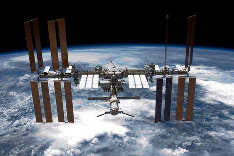 El transbordador espacial Endeavour realiza su último viaje a la ISS bajo el mando del astronauta Mark Kelly