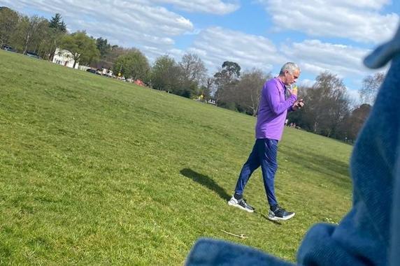 Mourinho, junto a tres jugadores, se saltó el confinamiento y entrenó en un parque de Londres